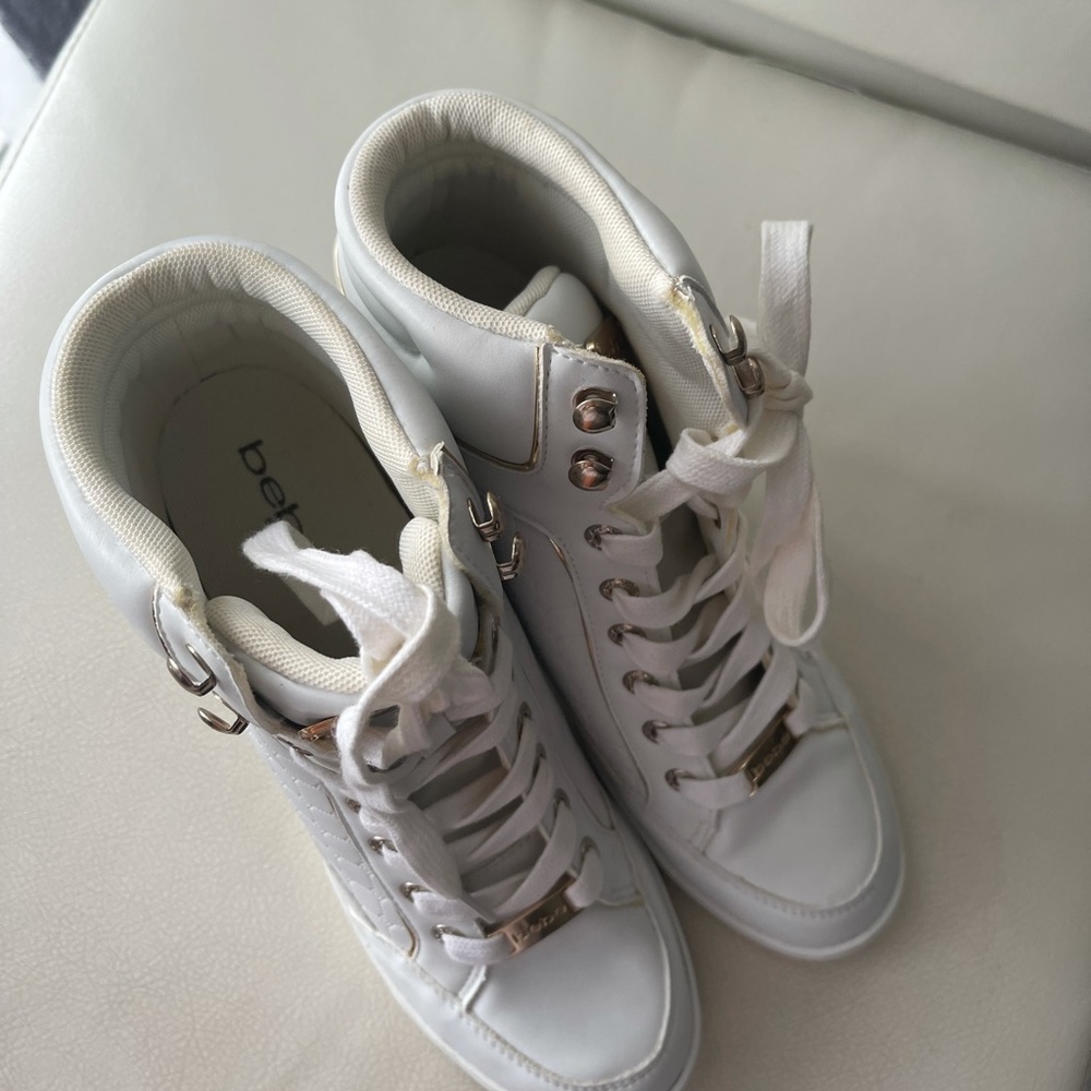 Bebe sneakers with elevation like new size 9